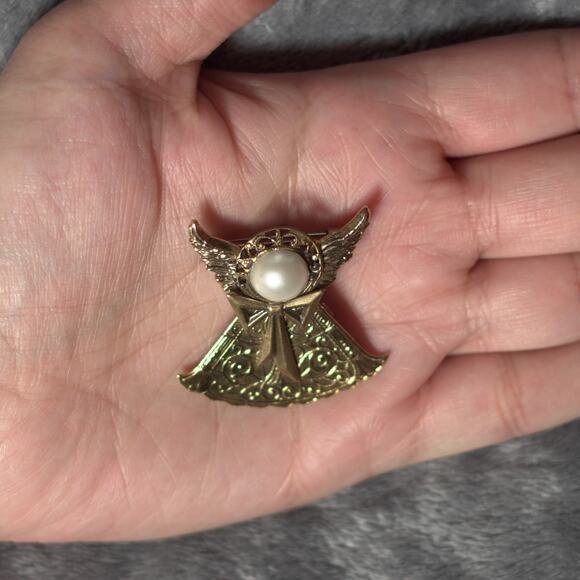 Vintage 1.8” Layered Metal Angel Faux Pearl Brooch Pin Angelcore Holidaycore EUC - Picture 3 of 5